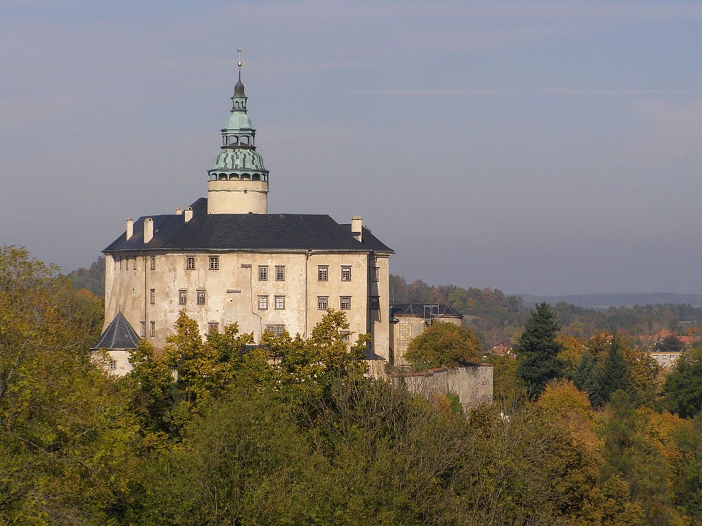 Hrad a zámek Frýdlant - otevírací doba, akce, ubytování, prohlídky