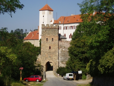 http://turistickyatlas.cz/galery/galerie/hrad_Bitov_-_vstup_do_hradu.jpg