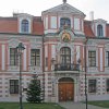 barokní Sobkův palác v sousedství hlavní pošty