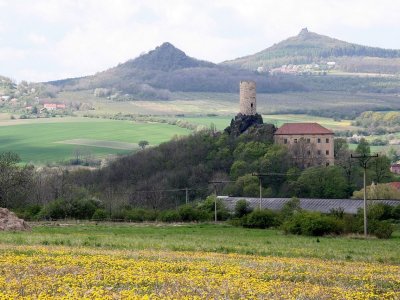 Hrad a zámek Skalka ve Vlastislavi